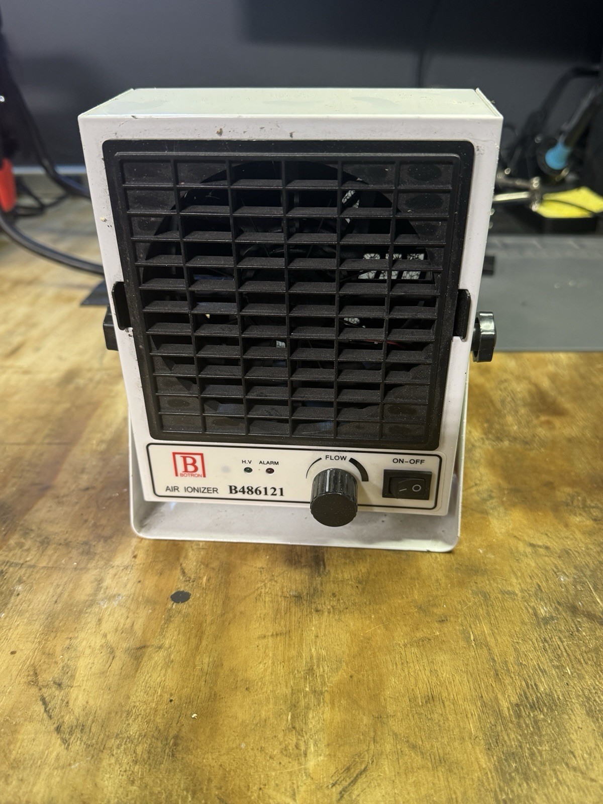 Botron Bench Top Air Ionizer B486121 Ionizing Air Blower