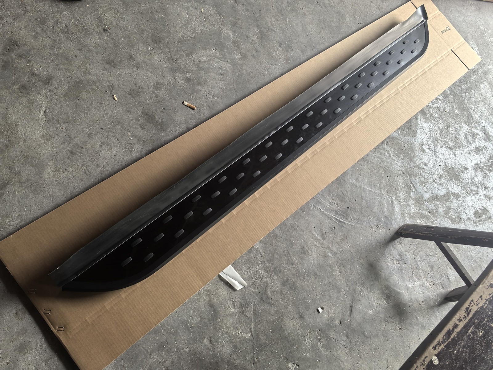 2Pcs Running Boards Step Bars for R1S 2021-2025 Fixed with Brackets