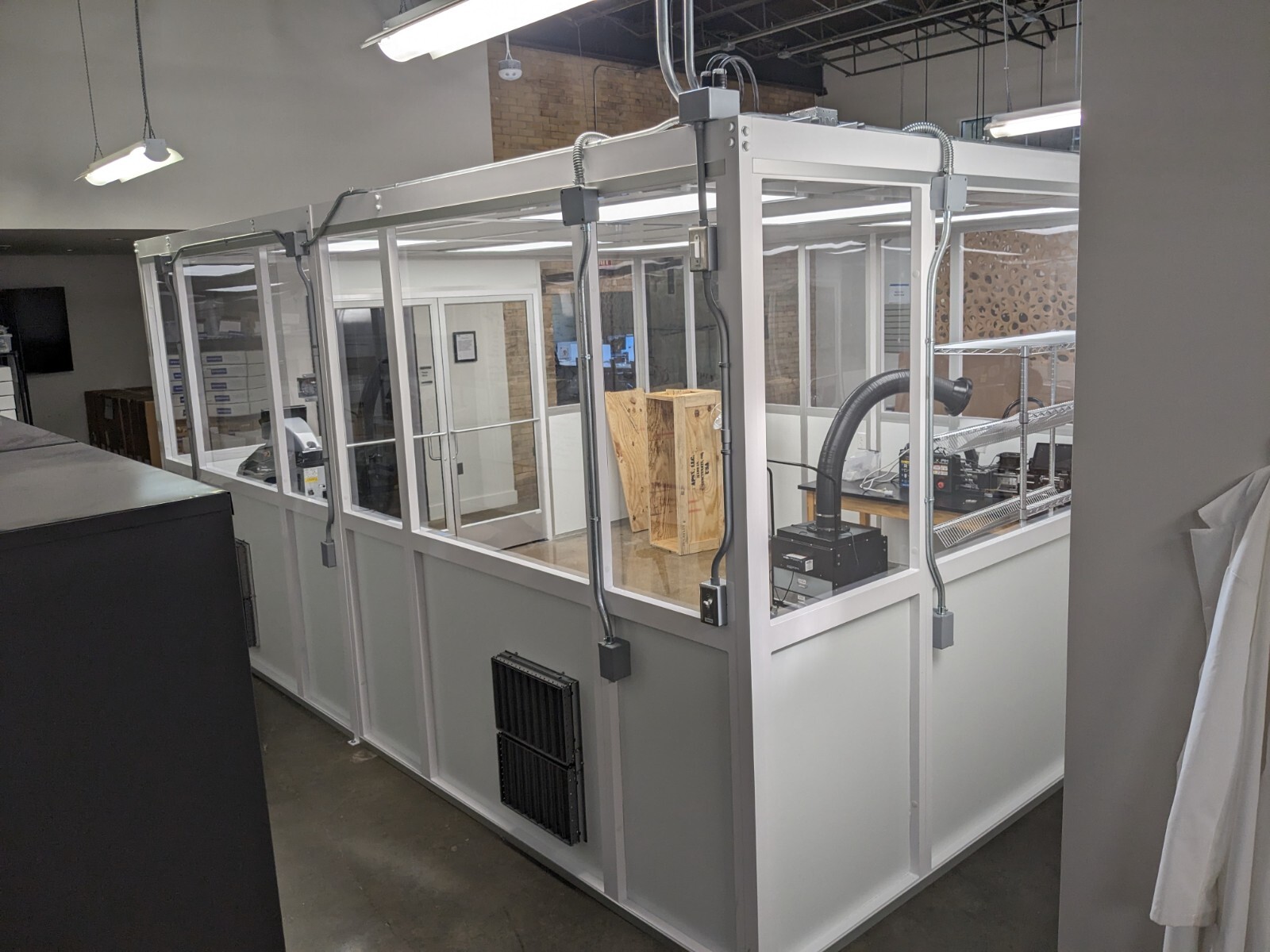 17′ x 13.5′ Singlewall Clean Room; ISO Class 8 (100,000); brand new