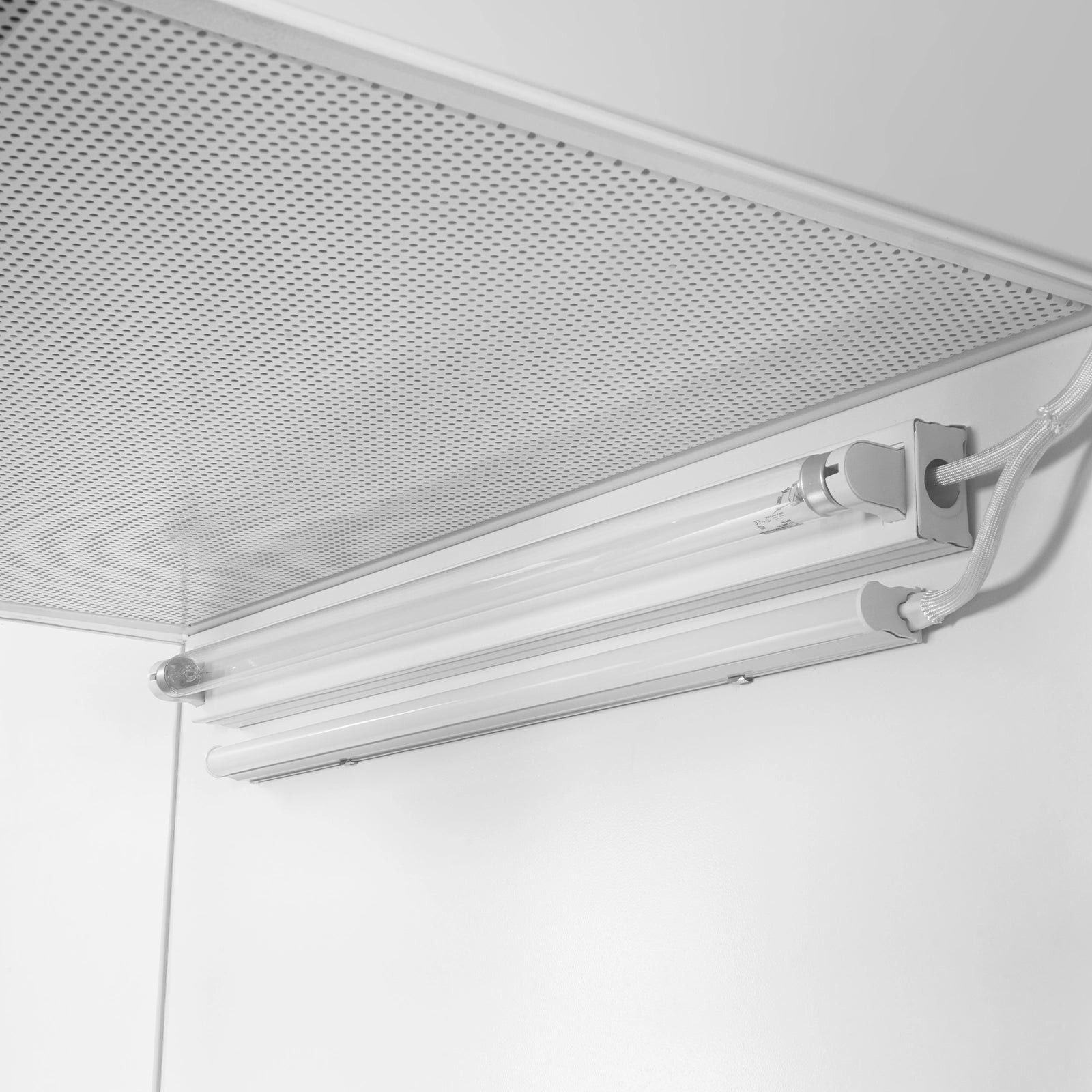 26” Desktop Vertical Laminar Flow Clean Bench With HEPA&UV,ISO Class5,CB-65Slim