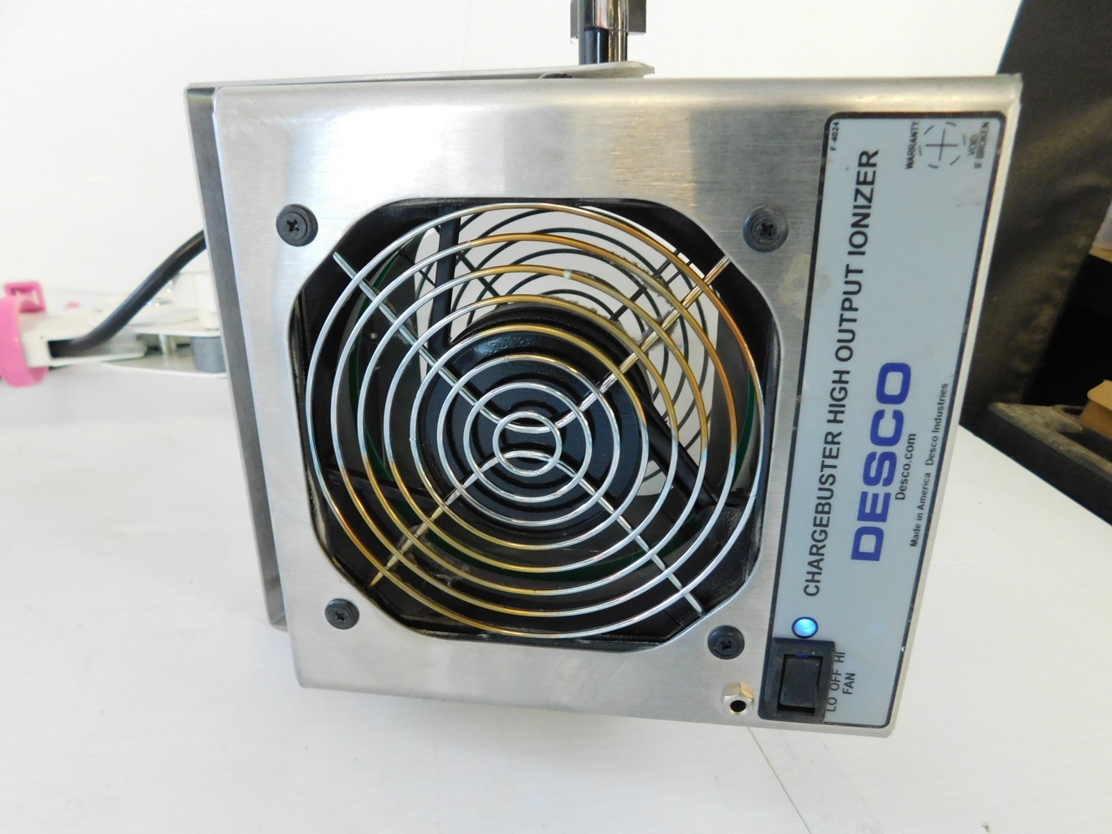 Desco 60500 ChargeBuster High Output Ionizer w/ EXTENSION ARM (QXG81)