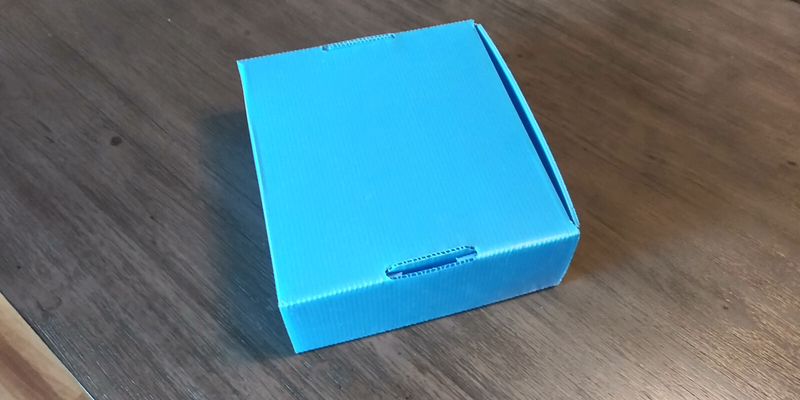 Corrugated Plastic Cleanroom Box – Blue – 9″ x 8″ x 3″ – 6oz – Used